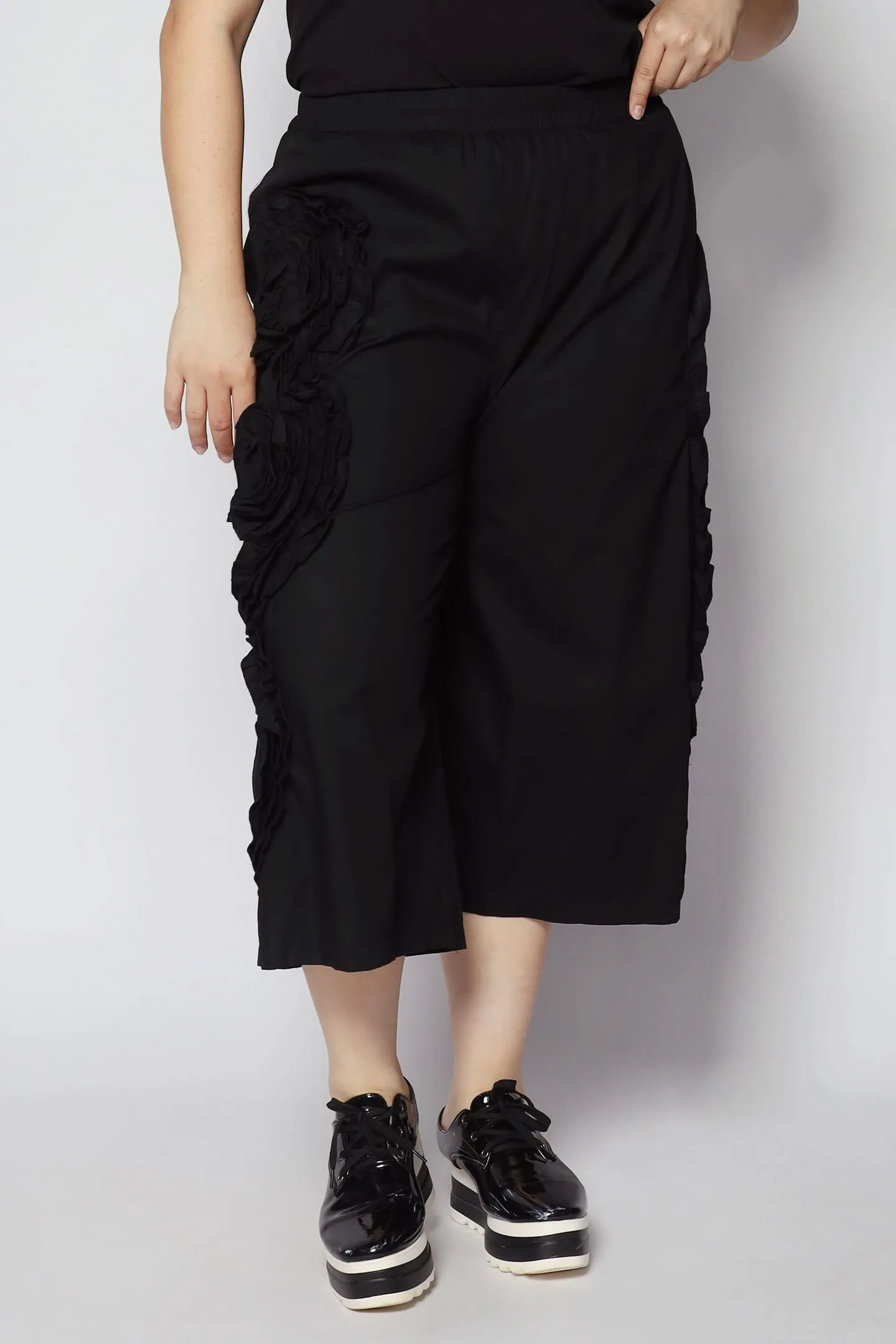 Aly Rosette Culottes Pants in Black