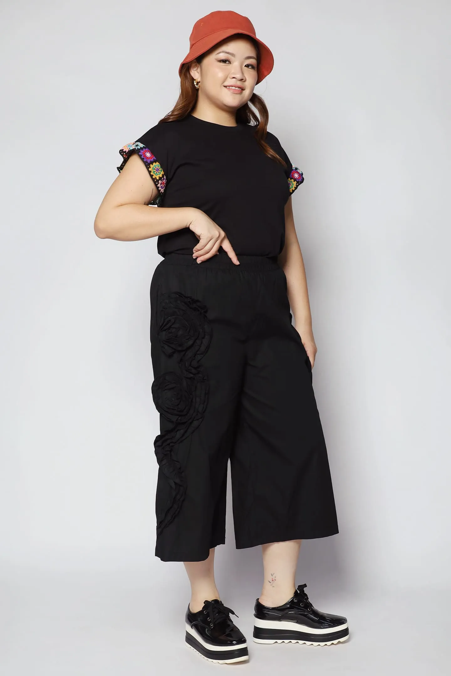 Aly Rosette Culottes Pants in Black