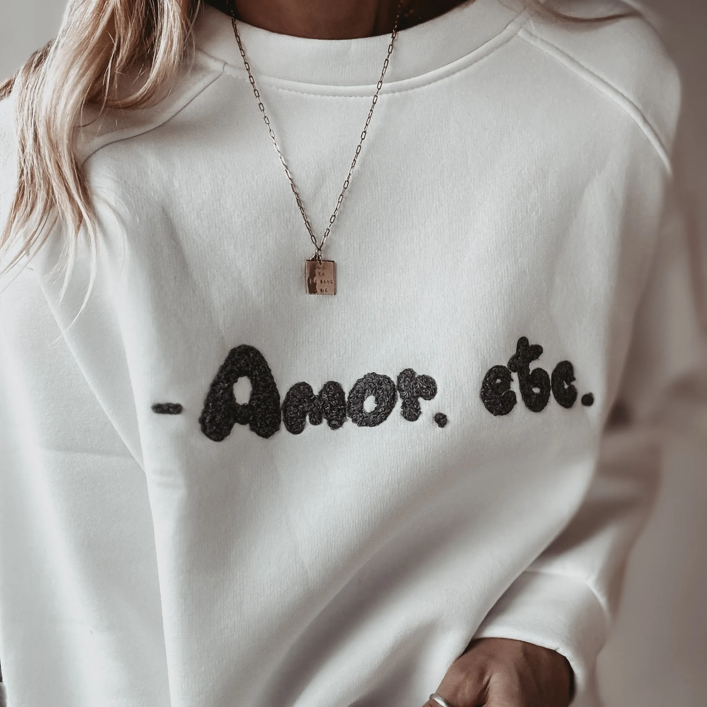 AMOR ETC white sweatshirt *NEW*