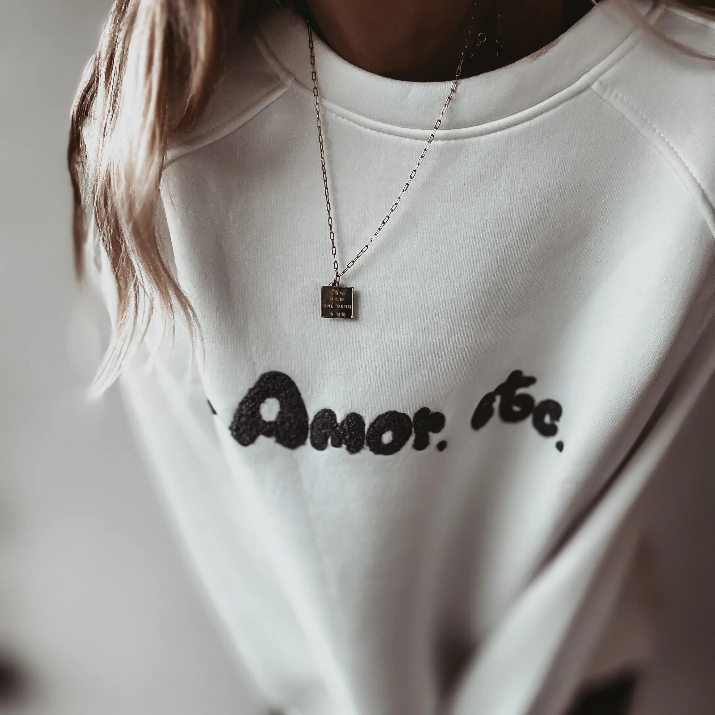 AMOR ETC white sweatshirt *NEW*