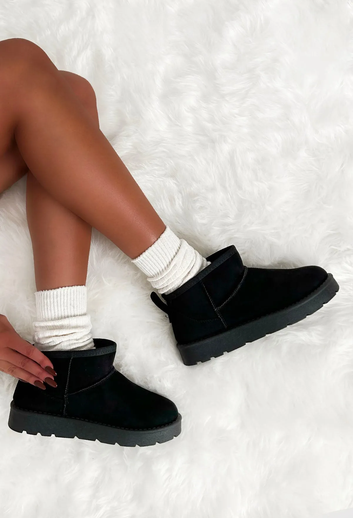 Cute Babe Black Faux Fur Lining Cosy Boots