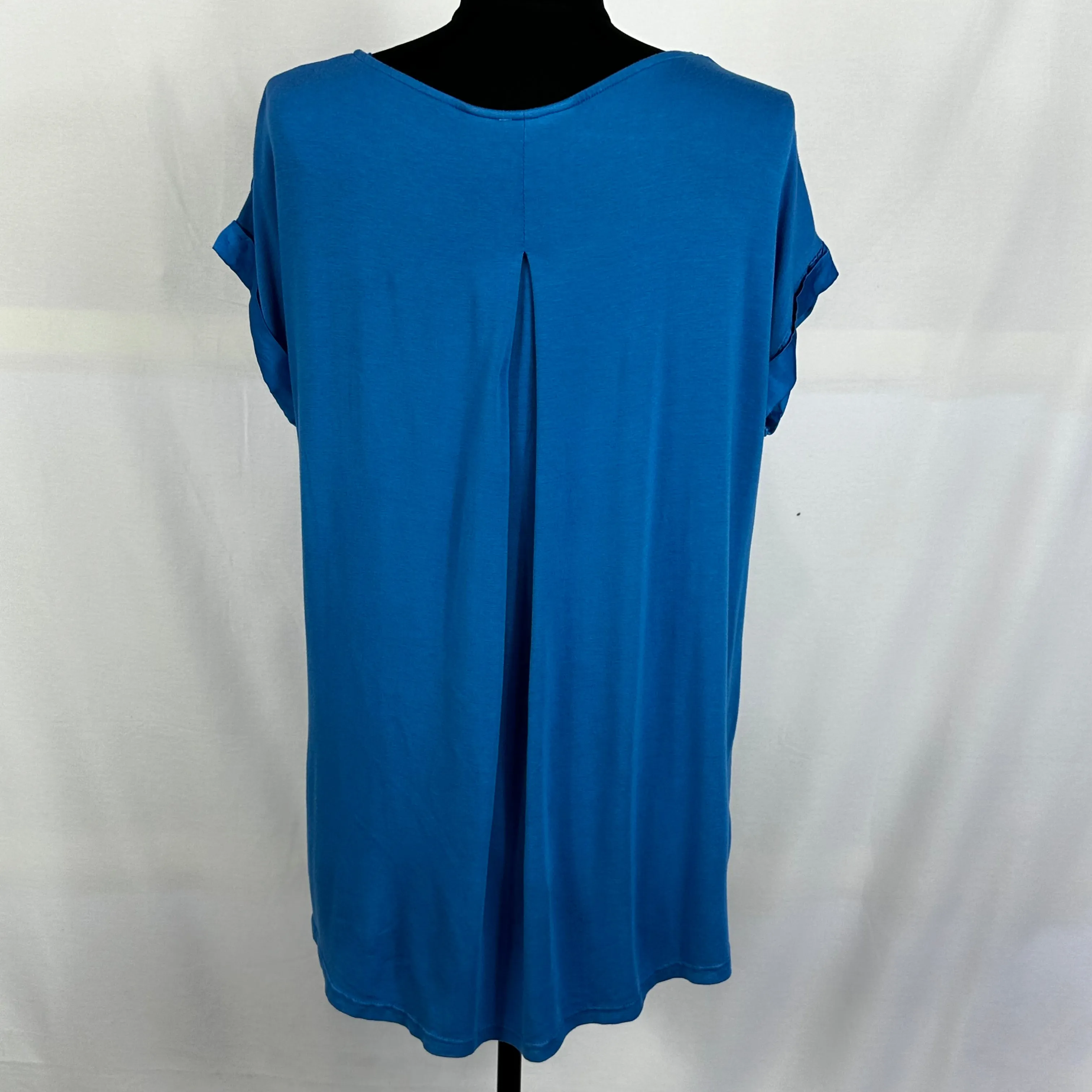 Italian Top With Front Satin Finish And Pleated Back