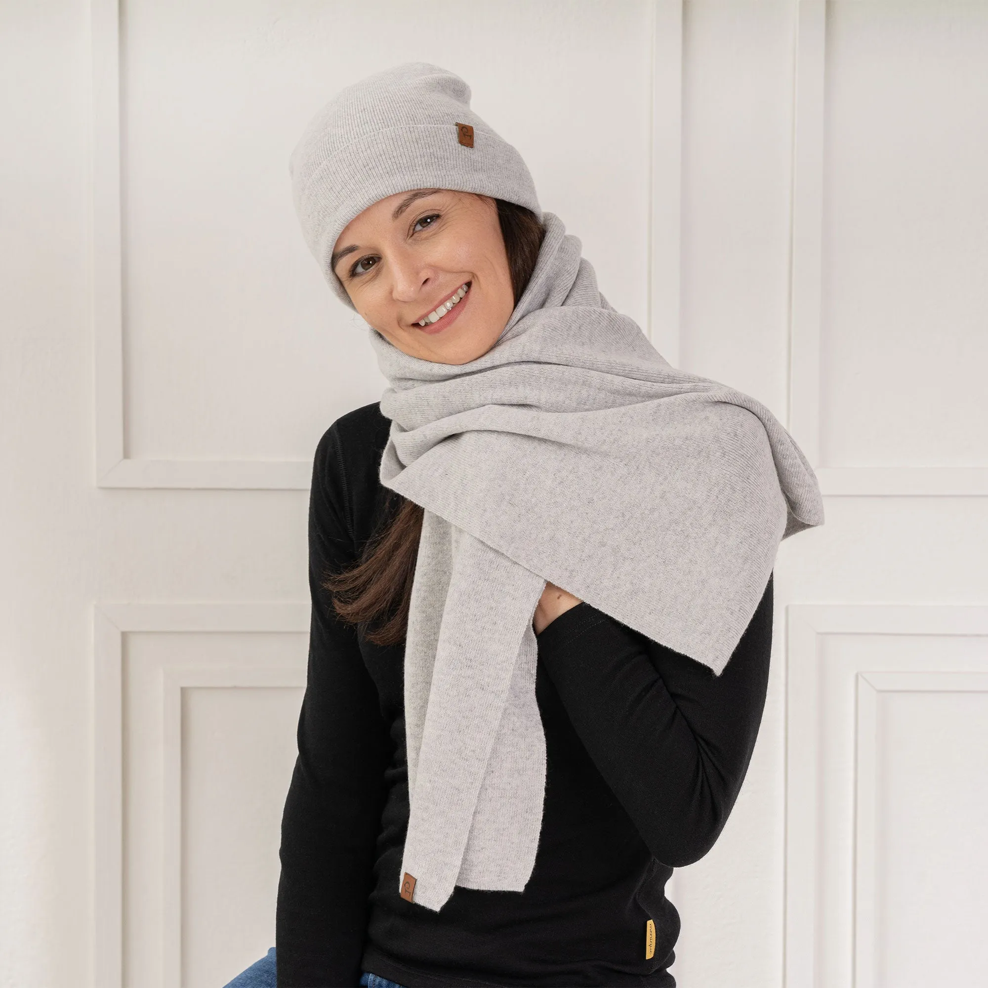 MENIQUE Women's Knit Beanie & Scarf 2-Piece Cashmere Blend