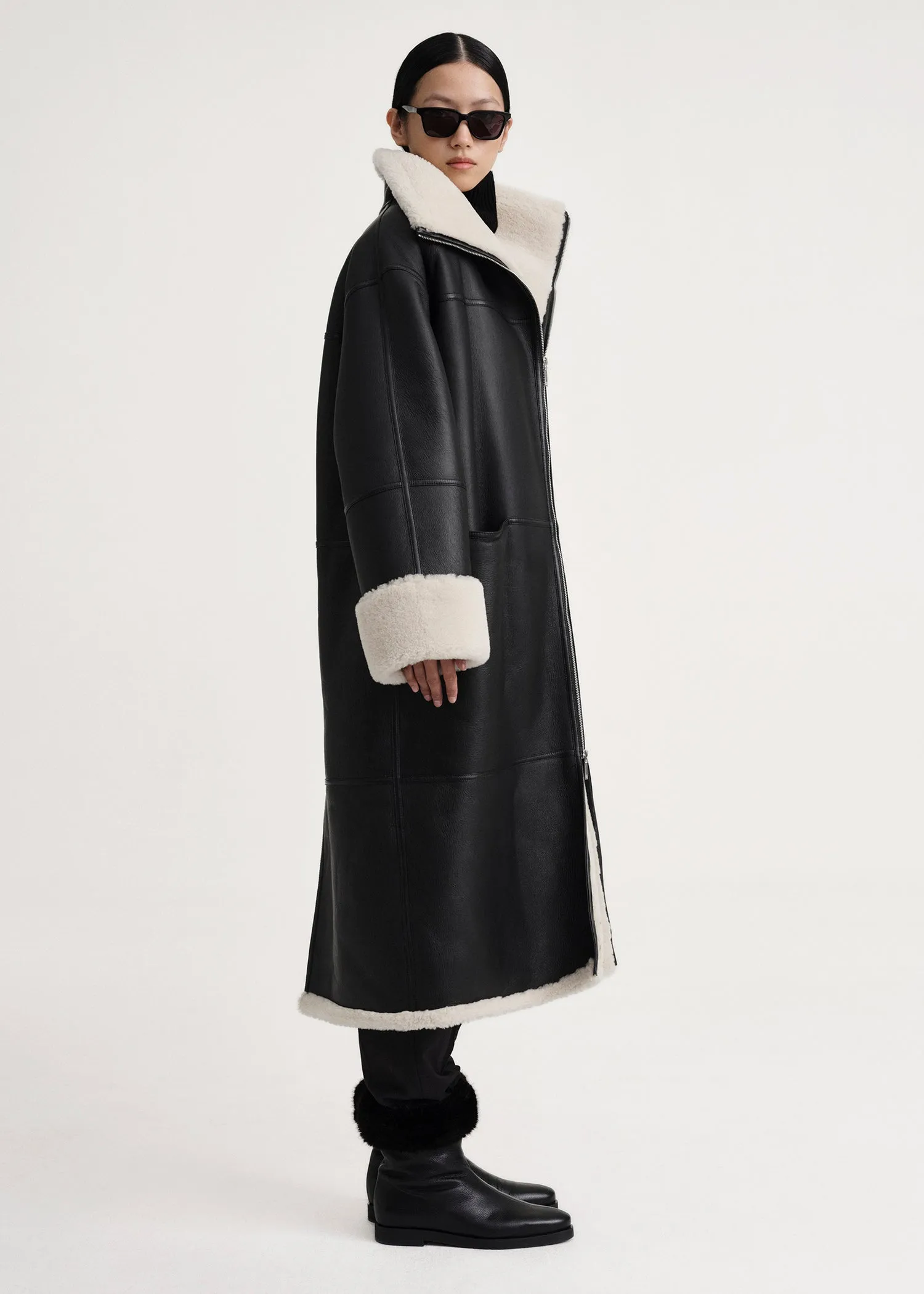 Signature shearling coat black/off-white