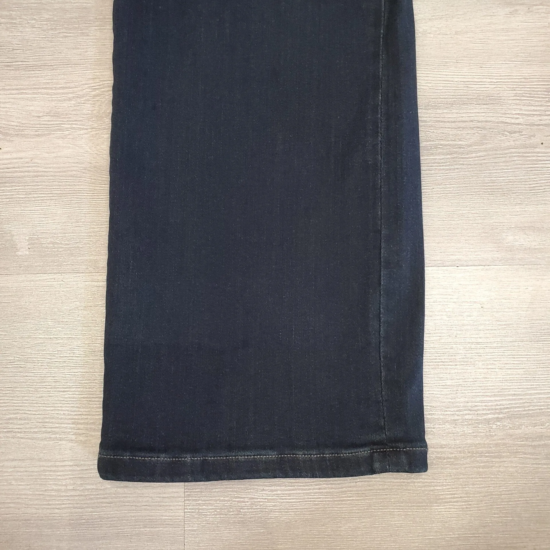 STRAIGHT LEG MID RISE DARK WASH JEANS